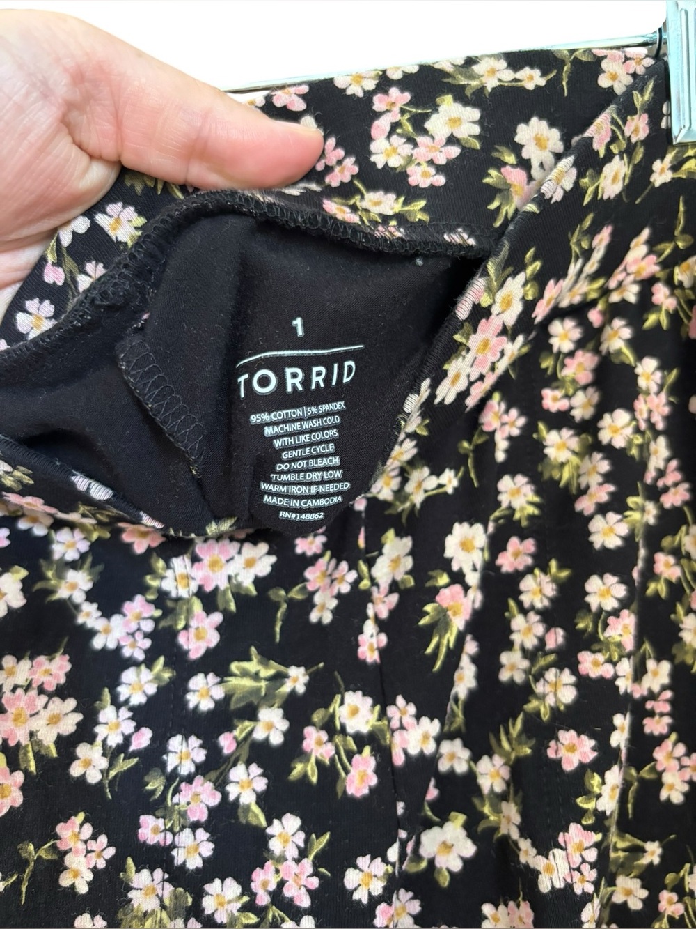 Torrid Leggings Women's Black Pink Floral Stretch Pockets Cottage Peasant Size 1 - Picture 4 of 6